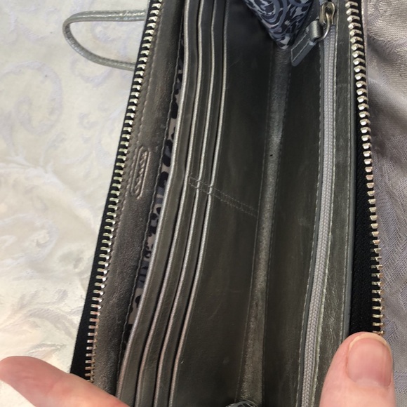Coach Poppy Long Zip Around Wallet/clutch/Coach Tag Excellent Condition. - Picture 7 of 9